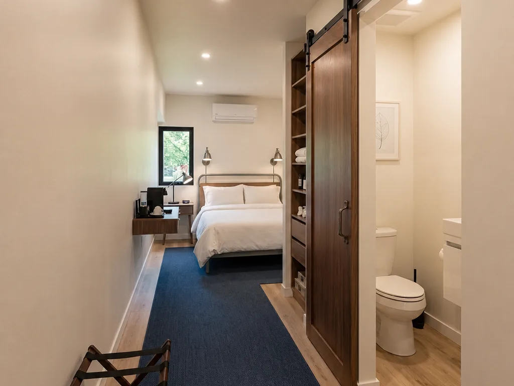 Interior cálido de módulo para Airbnb